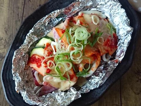 イカと夏野菜のキムチーズホイル焼き